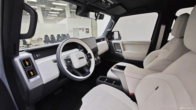 SUV：多彩涂装改装附件更多个性化选项爱游戏app奇瑞iCAR V23方盒子