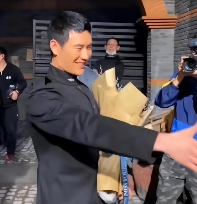 谁也救不了亲手把自己送进去的嘎子爱游戏体育央视发声新华网怒批这回(图12)